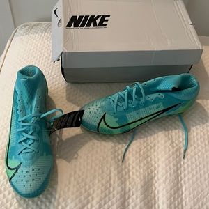 Nike Mercurial Superflyte 8 Elite Ag- Dynamic soccer cleats. Brand new